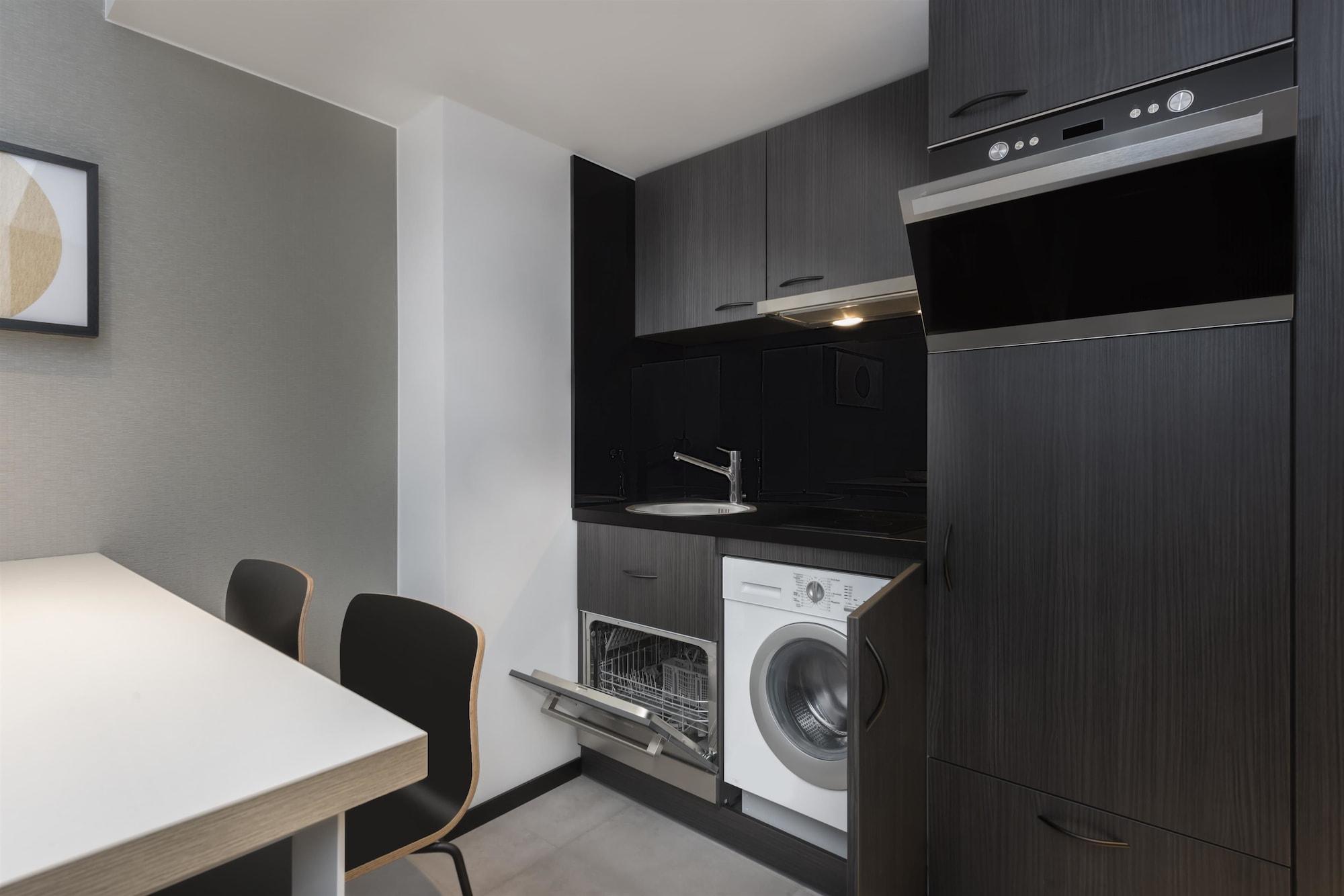 Adina Apartment Hotel Leipzig Bagian luar foto